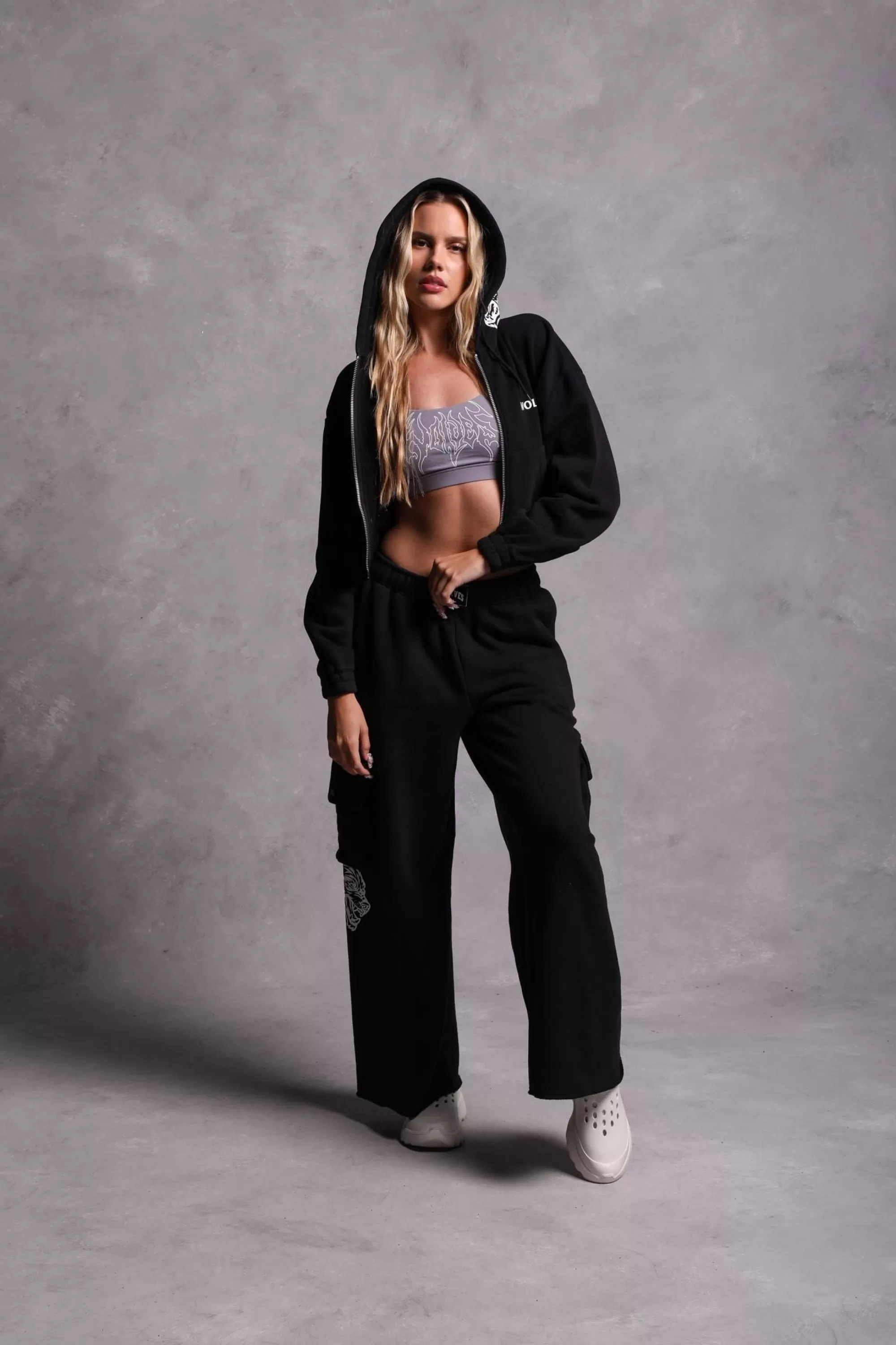 Hot Halo "Vintage Chambers" (Cropped) Zip Hoodie In Black Women Tops