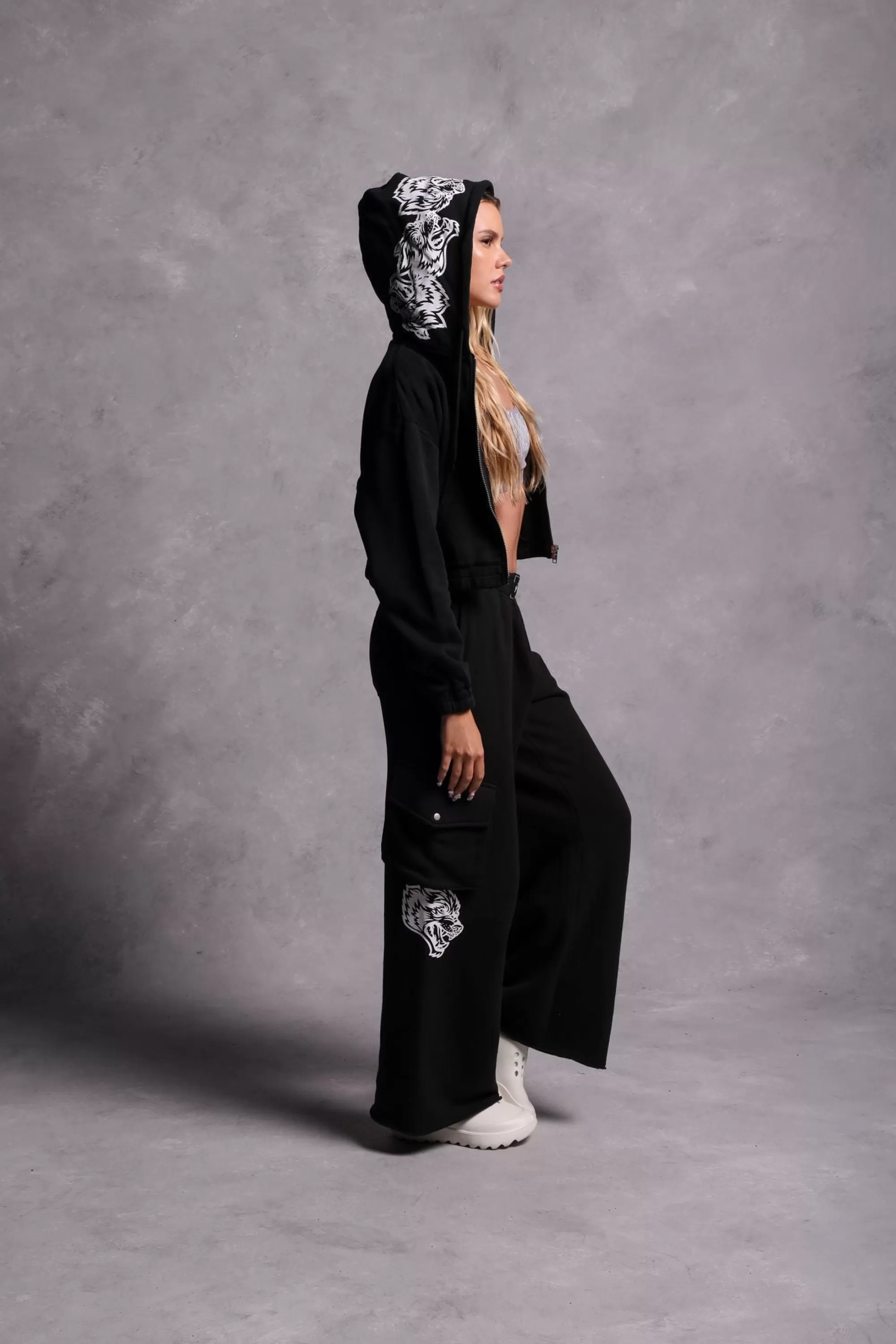 Hot Halo "Vintage Chambers" (Cropped) Zip Hoodie In Black Women Tops