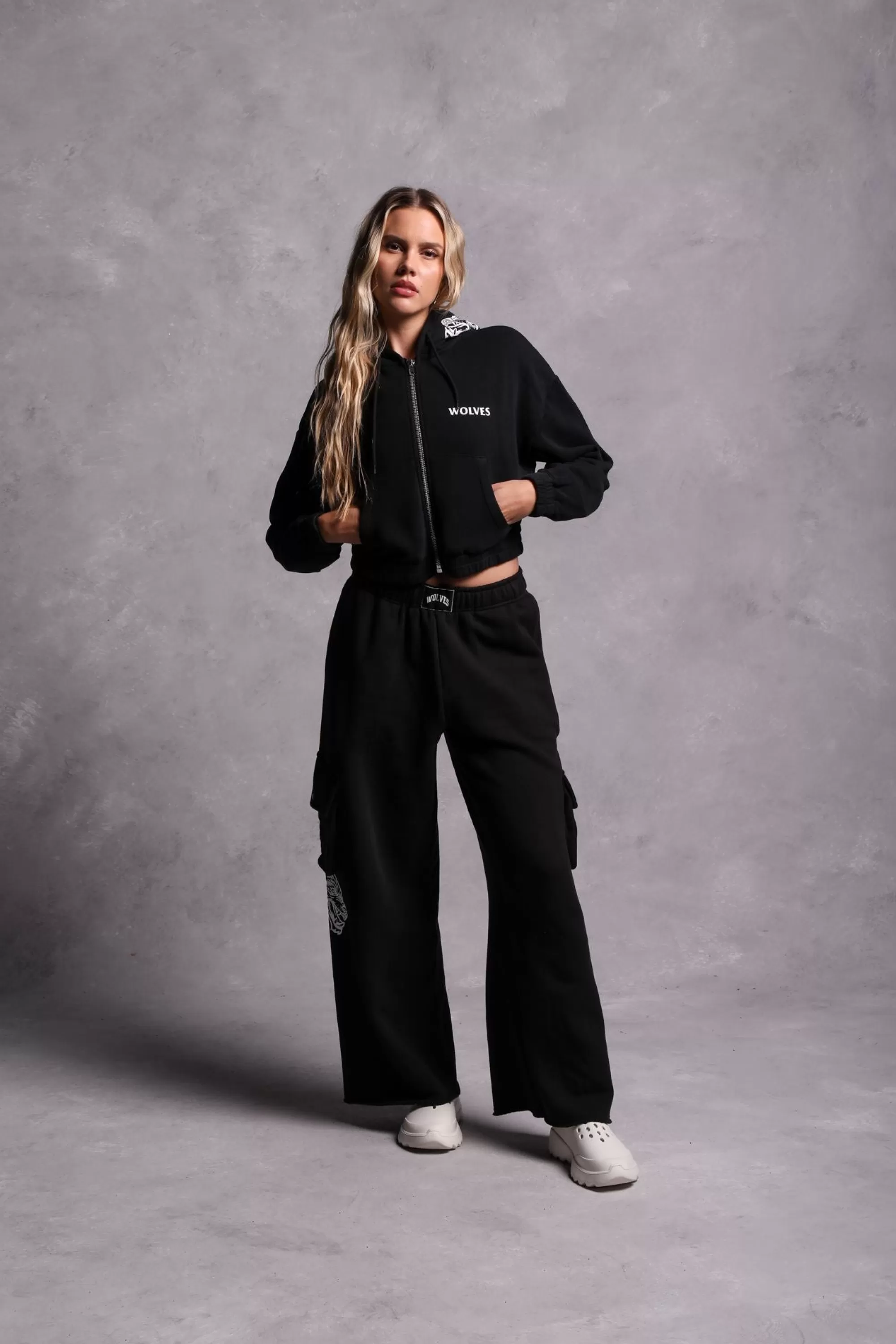 Hot Halo "Vintage Chambers" (Cropped) Zip Hoodie In Black Women Tops