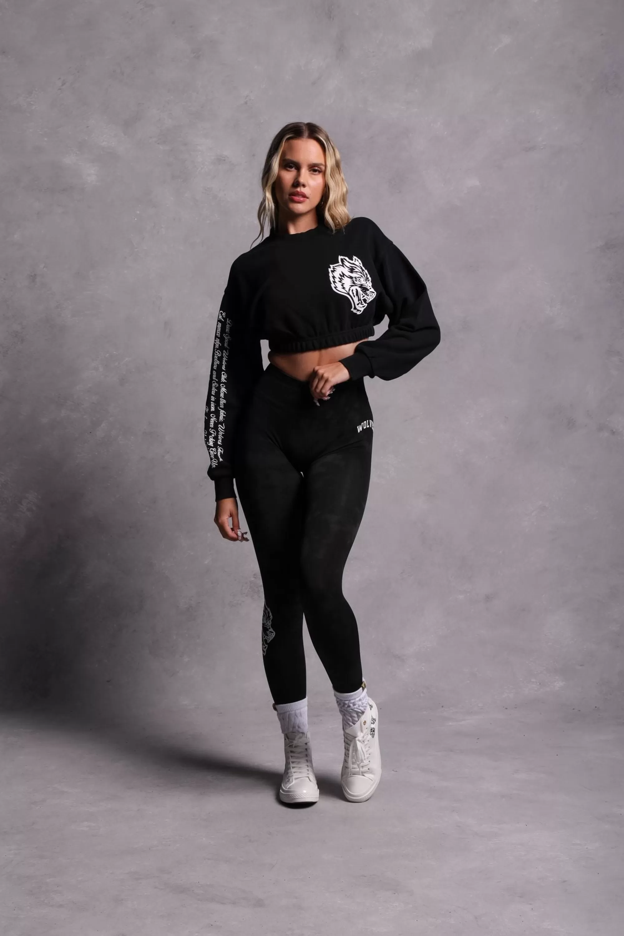 Best Sale In Our Heart "Vintage Gwen" (Cropped) Crewneck In Black Women Tops